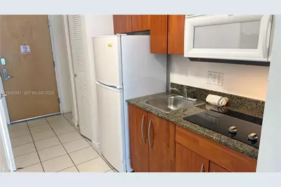 1200 Brickell Bay Dr #2216, Miami, FL 33131 - Photo 4