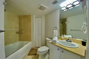 19900 E Country Club Dr, Aventura, FL 33180 - Photo 18