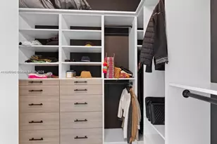 300 South Pointe Dr, Miami Beach, FL 33139 - Photo 30