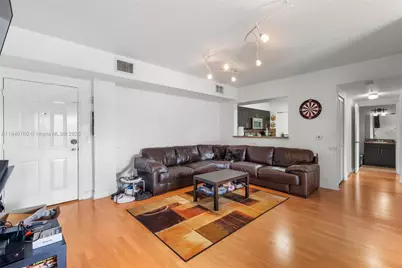 9340 Fontainebleau Blvd #W411, Miami, FL 33172 - Photo 4