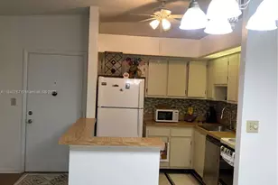 10407 E Clairmont Cir, Tamarac, FL 33321 - Photo 8