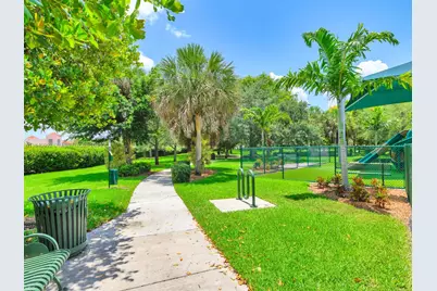 933 Falling Water Rd, Weston, FL 33326 - Photo 54