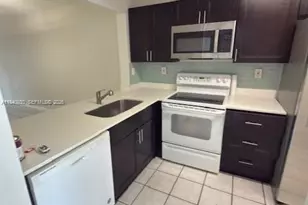 422 NE 210th Cir Terrace, Miami, FL 33179 - Photo 1