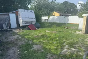 861 NW 112th St, Miami, FL 33168 - Photo 2