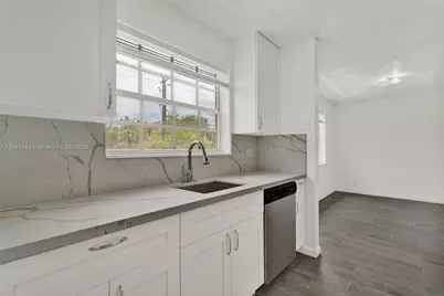 8621 SW 5th St #201, Pembroke Pines, FL 33025 - Photo 4