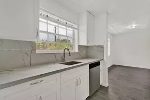 8621 SW 5th St, Pembroke Pines, FL 33025 - Photo 4