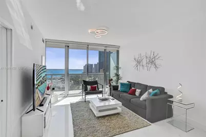 888 Biscayne Blvd #2404, Miami, FL 33132 - Photo 2