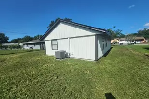 2353 Delrose Dr E, Lakeland, FL 33805 - Photo 8