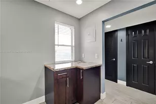 950 Hillcrest Dr, Hollywood, FL 33021 - Photo 12