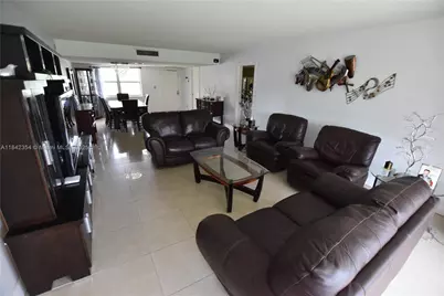 3800 Oaks Clubhouse Dr #309, Pompano Beach, FL 33069 - Photo 4
