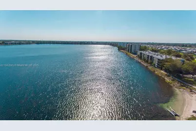 110 Lake Emerald Dr #403, Oakland Park, FL 33309 - Photo 2