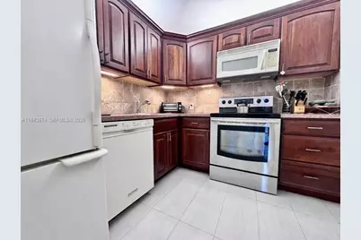 20500 W Country Club Dr #210, Aventura, FL 33180 - Photo 2