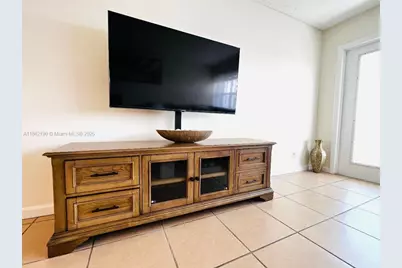 401 Golden Isles Dr #1011, Hallandale Beach, FL 33009 - Photo 8