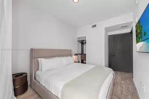 398 NE 5th St, Miami, FL 33132 - Photo 16