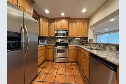 1110 Redbird Ave, Miami Springs, FL 33166 - Photo 14