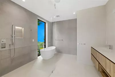 2050 S Hibiscus Dr, North Miami, FL 33181 - Photo 12