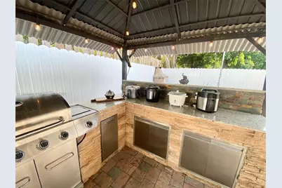 739 NW 112th St, Miami, FL 33168 - Photo 36