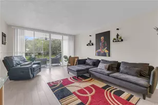 9410 Poinciana Pl, Davie, FL 33324 - Photo 22