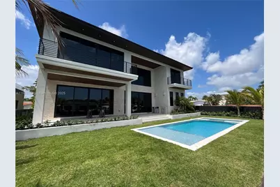 13085 Coronado Ter, North Miami, FL 33181 - Photo 16