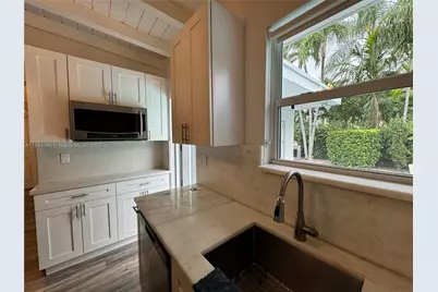 2075 S Hibiscus Dr, North Miami, FL 33181 - Photo 8