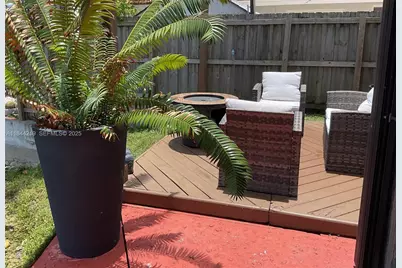 8453 NW 189 Street Rd, Hialeah, FL 33015 - Photo 24