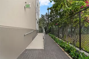 650 SW 1st St, Miami, FL 33130 - Photo 16