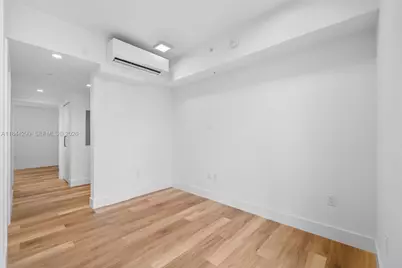 650 SW 1st St #206, Miami, FL 33130 - Photo 6