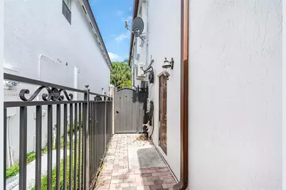 14989 SW 22nd St, Miami, FL 33185 - Photo 22