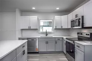 1523 NE 1st Ave, Gainesville, FL 32641 - Photo 10