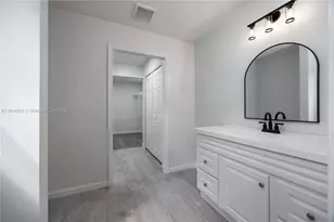 1523 NE 1st Ave, Gainesville, FL 32641 - Photo 20