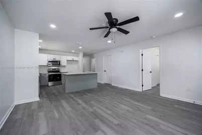 1523 NE 1st Avenue, Gainesville, FL 32641 - Photo 4