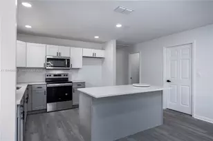 1523 NE 1st Ave, Gainesville, FL 32641 - Photo 8