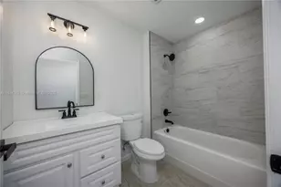 1523 NE 1st Ave, Gainesville, FL 32641 - Photo 16