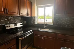 221 Meridian Ave, Miami Beach, FL 33139 - Photo 4