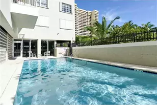 2600 Collins Ave, Miami Beach, FL 33140 - Photo 4