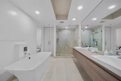 17111 Biscayne Blvd #806, North Miami Beach, FL 33160 - Photo 12