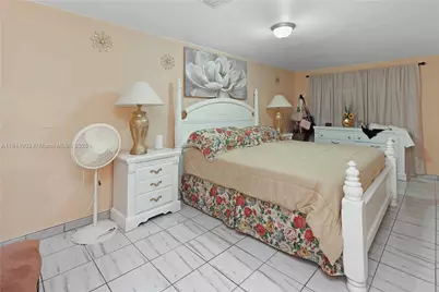 192 W 33rd St, Hialeah, FL 33012 - Photo 14
