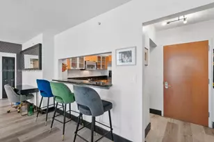 31 SE 5th St, Miami, FL 33131 - Photo 8