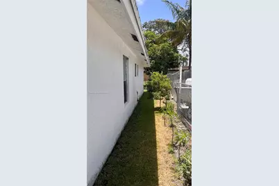 1061 SW 4th Ter, Deerfield Beach, FL 33441 - Photo 2