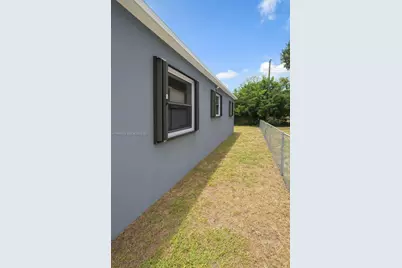 2231 NW 9th Ct, Fort Lauderdale, FL 33311 - Photo 4