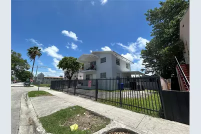 1068 SW 2nd St, Miami, FL 33130 - Photo 2