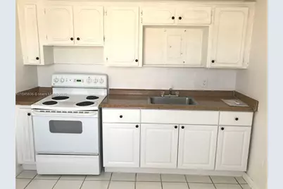 832 NW 10th St, Hallandale Beach, FL 33009 - Photo 10