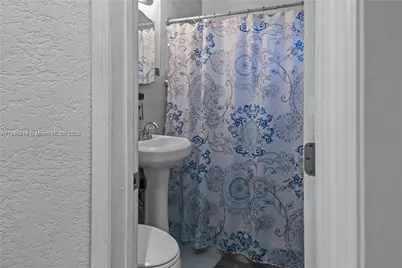 117 W 34th St, Hialeah, FL 33012 - Photo 16