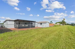 10471 SW 141st Dr, Miami, FL 33176 - Photo 10