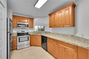 3453 NW 44th St, Oakland Park, FL 33309 - Photo 4