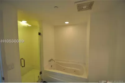 500 Brickell Ave #2204, Miami, FL 33131 - Photo 18