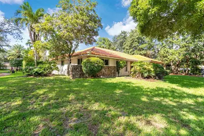 7210 W Troon Cir, Miami Lakes, FL 33014 - Photo 4