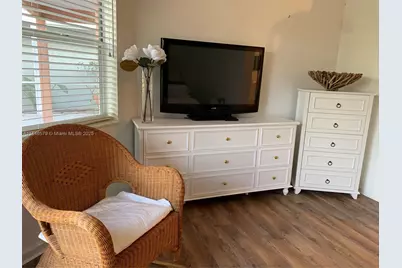 231 W Canterbury Dr W, Palm Beach Gardens, FL 33418 - Photo 16