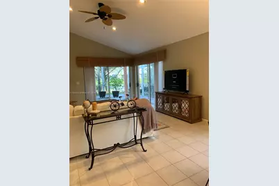 231 W Canterbury Dr W, Palm Beach Gardens, FL 33418 - Photo 2