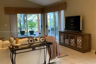 231 W Canterbury Dr W, Palm Beach Gardens, FL 33418 - Photo 2